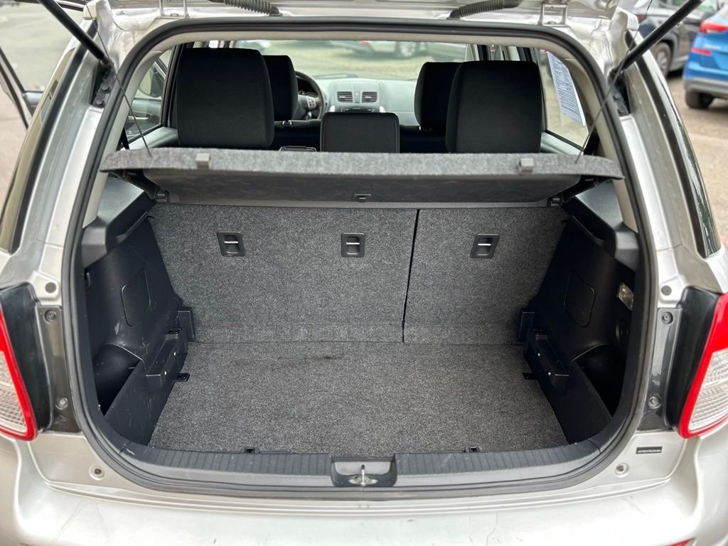 Used 2011 Silver Suzuki Premium image 18