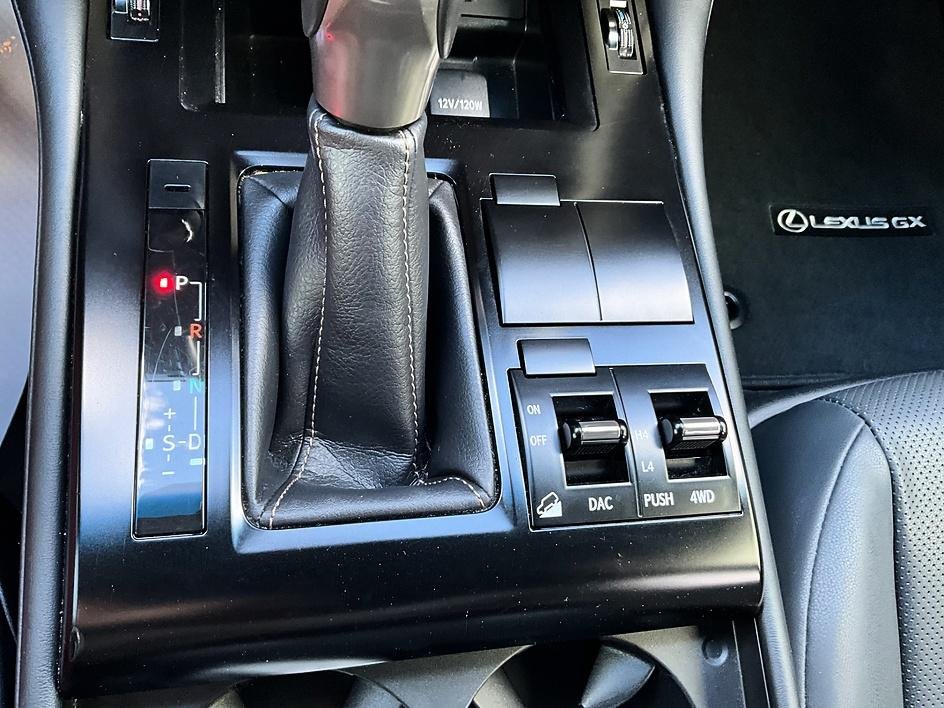 Used 2020 White Lexus 460 image 23