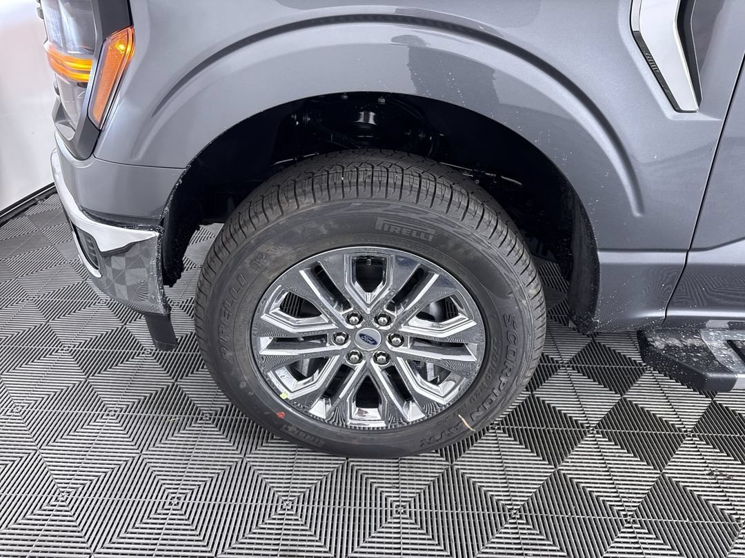 New 2026 Carbonized Gray Metallic Ford XLT image 27