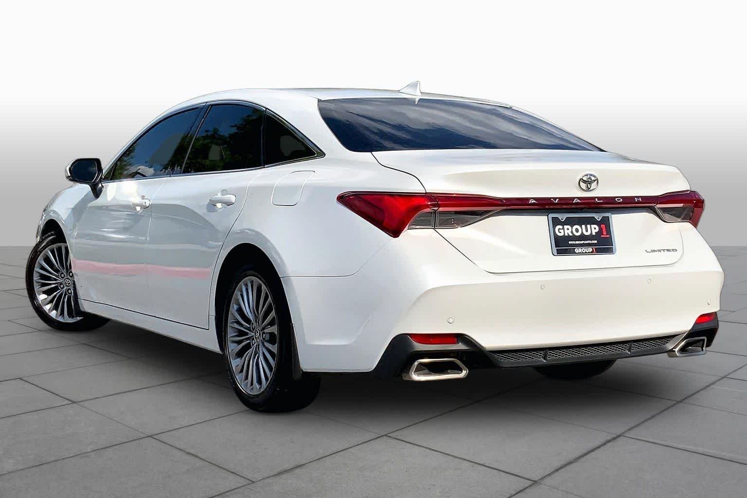Used 2022 Wind Chill Pearl Toyota Limited image 12