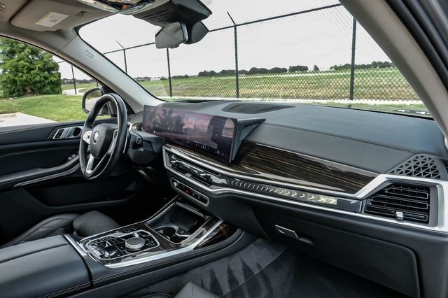 Used 2024 Gray BMW xDrive40i image 22