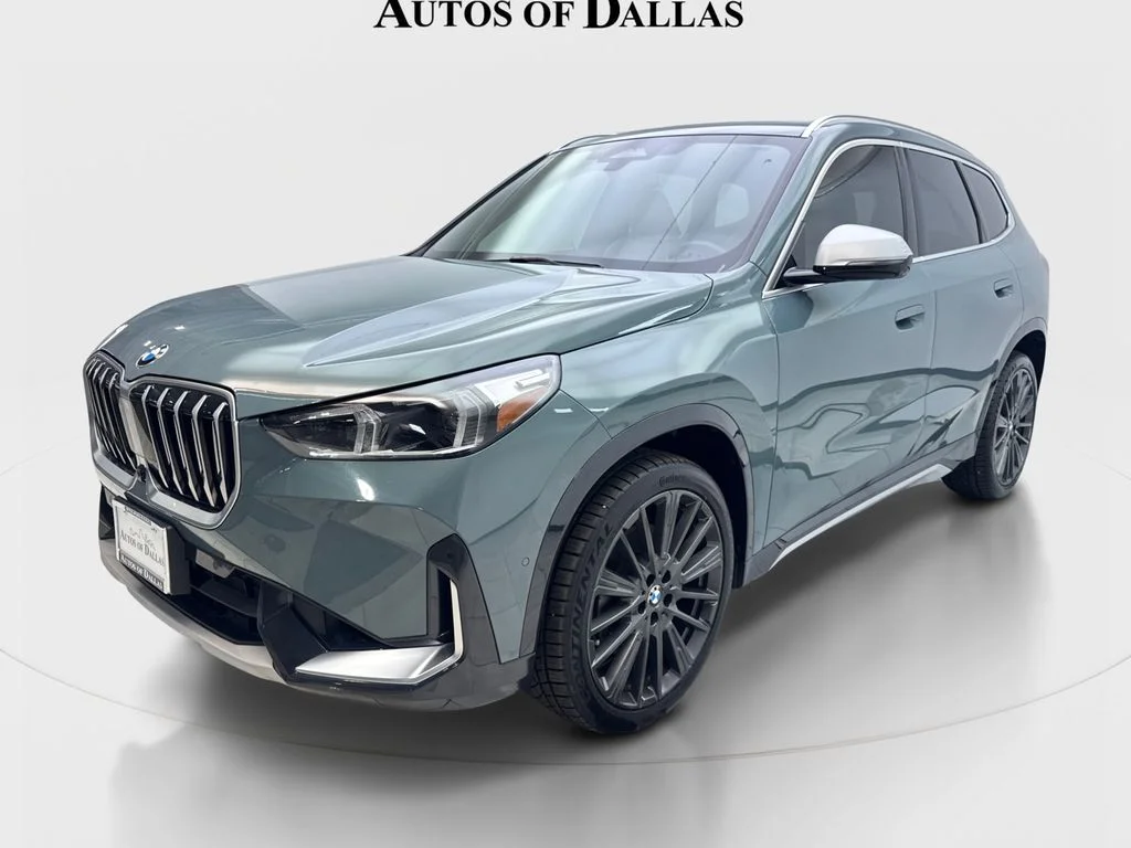 Used 2023 Green BMW xDrive28i image 2