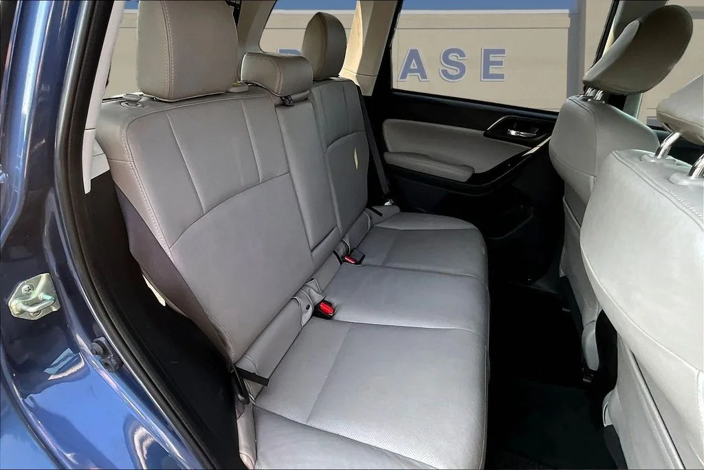 Used 2014 Marine Blue Pearl Subaru 2.5i Limited image 27