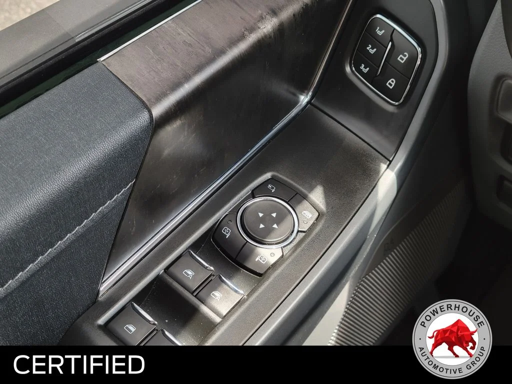 Used 2022 White Ford Lariat image 26