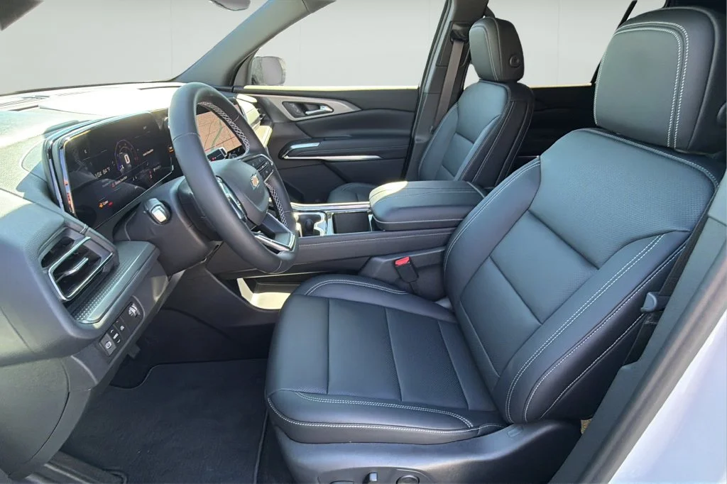 New 2027 Summit White Chevrolet LT image 18