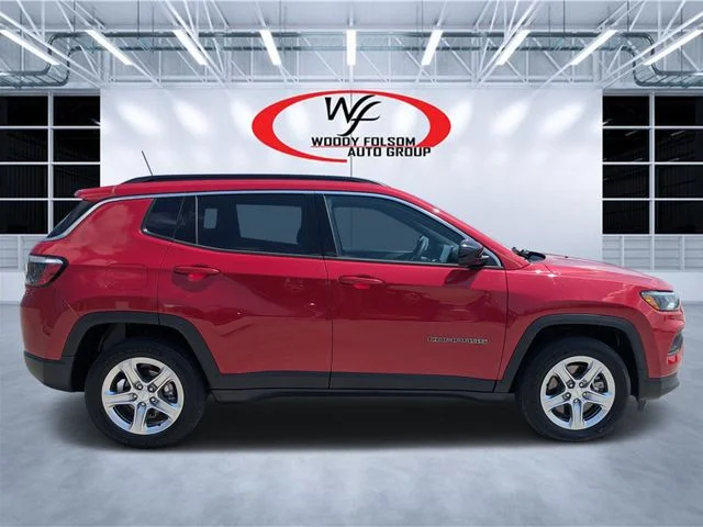 Used 2023 Red Jeep Latitude image 2