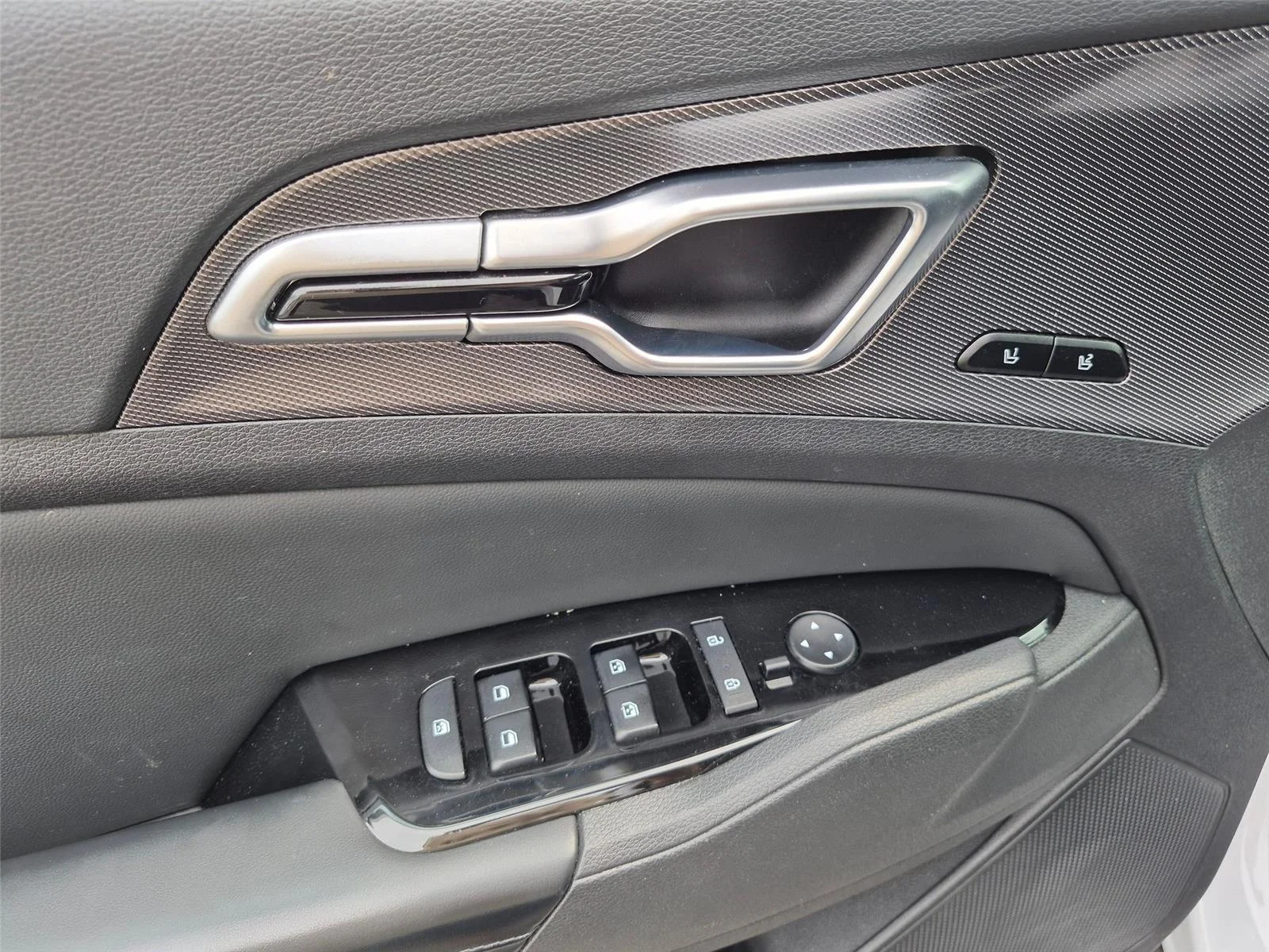 Used 2023 Glacial White Pearl Kia SX image 12