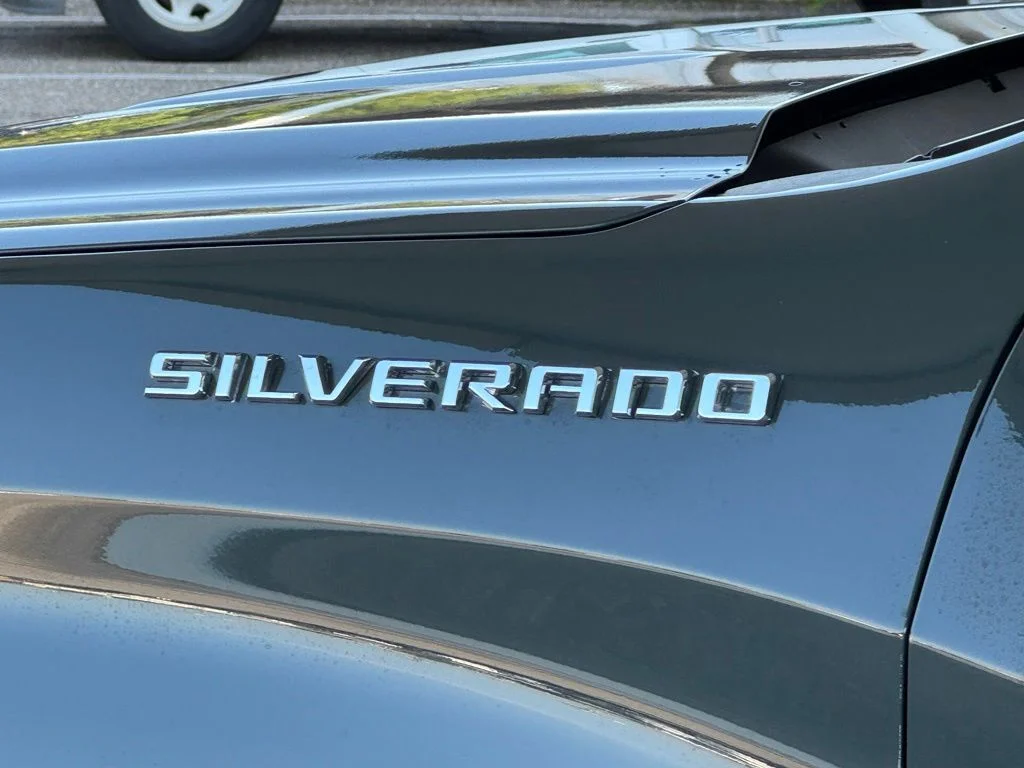 Used 2025 Gray Chevrolet LT image 5