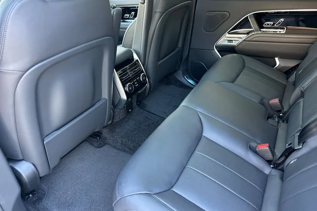 2026 Land Rover Range Rover SE - Photo 11