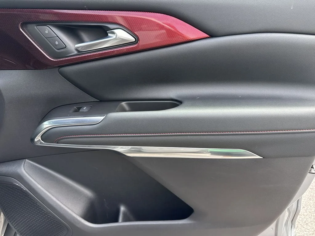 Used 2025 Gray Chevrolet Z71 image 14