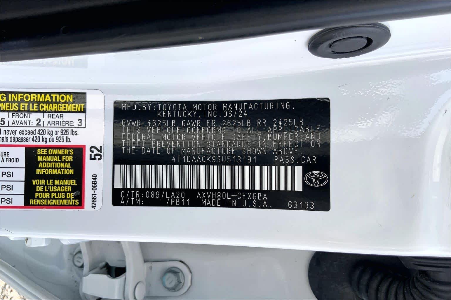 Used 2025 Wind Chill Pearl Toyota XLE image 36