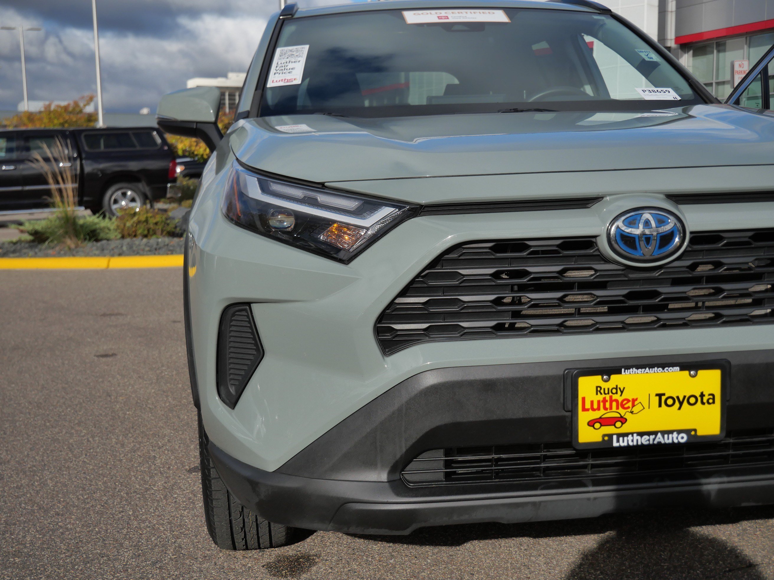 Certified Used 2022 Lunar Rock Toyota Hybrid XLE image 16