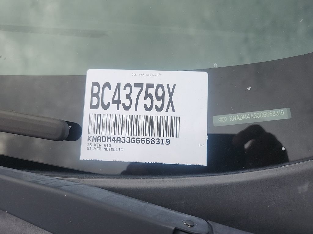 Used 2016 Bright Silver Metallic Kia LX image 4