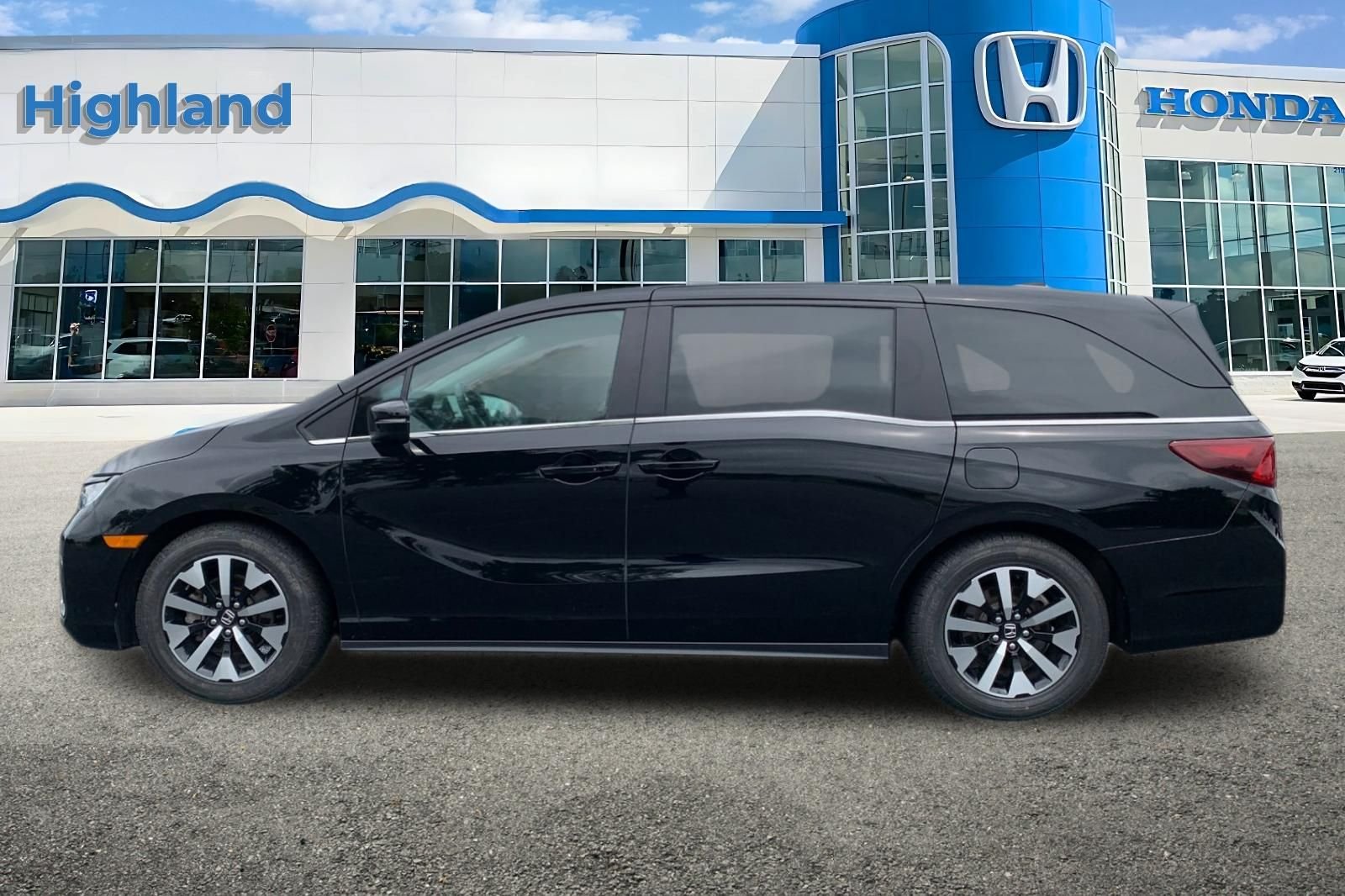 Certified Used 2025  Honda EX-L image 2