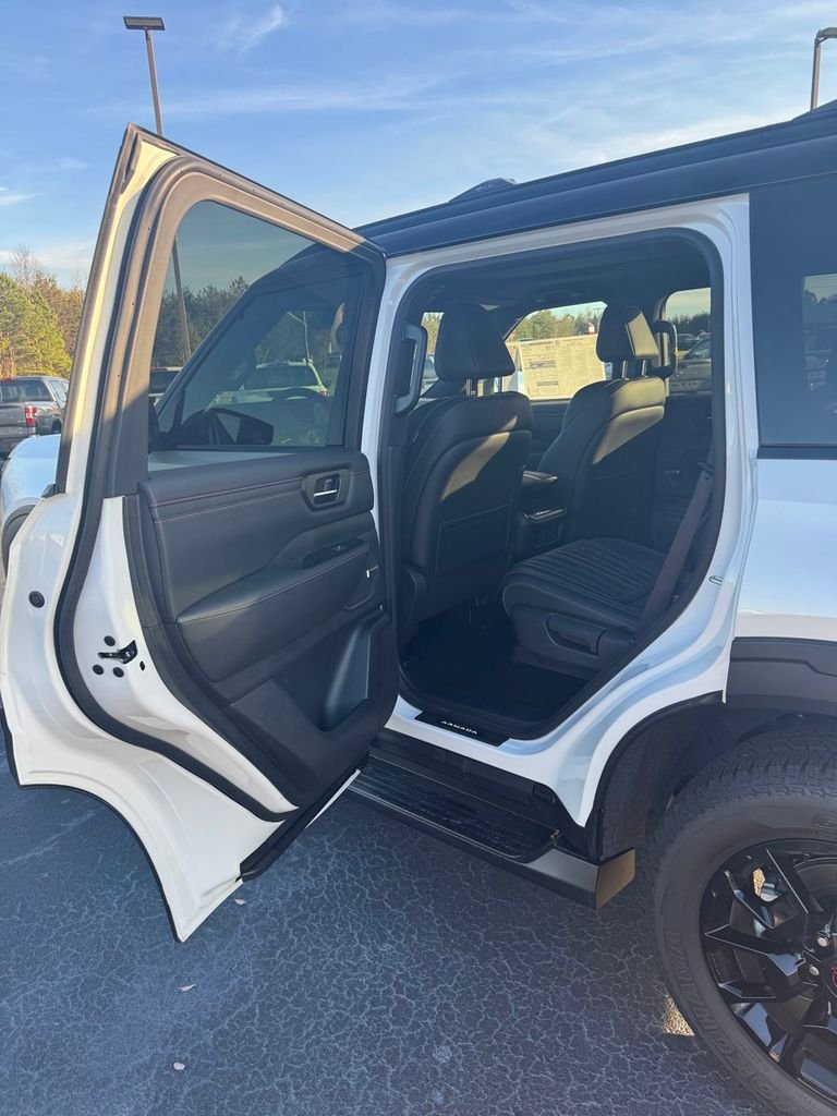 New 2026 Aspen White TriCoat / Super Black Two-tone Nissan PRO-4X® image 15