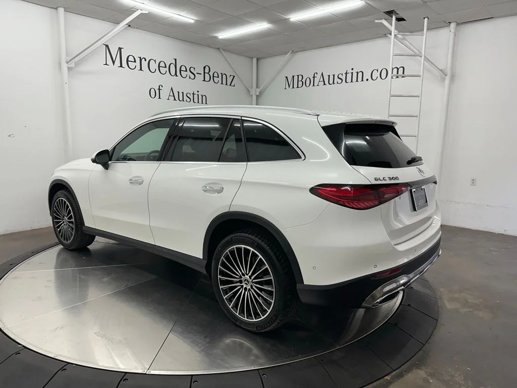 New 2027 White Mercedes-Benz GLC 300 image 5