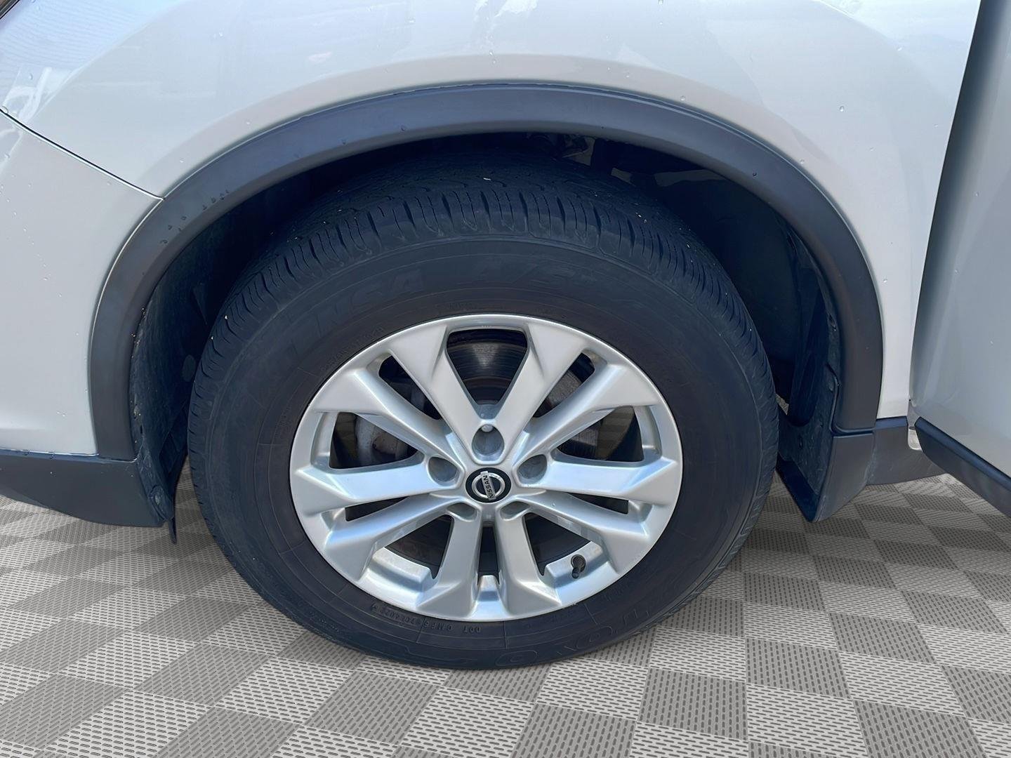 Used 2018 Brilliant Silver Nissan S image 21