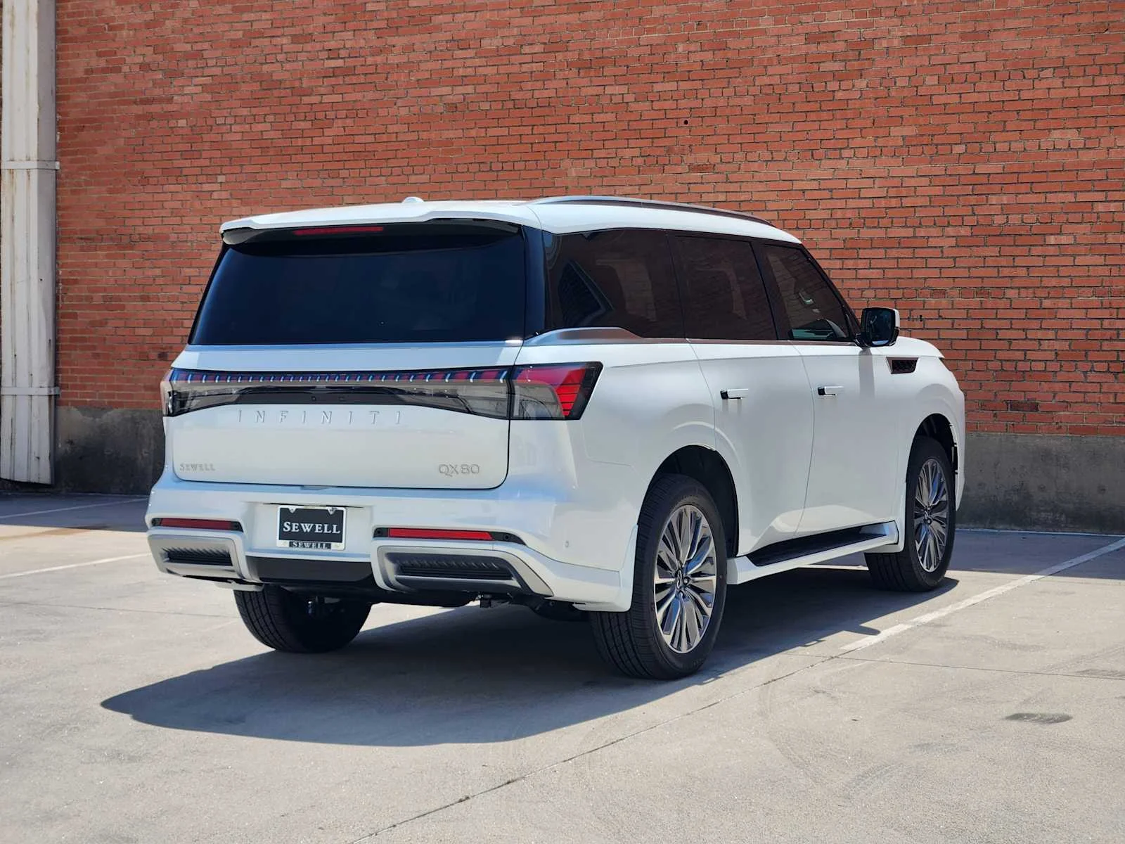 New 2027 RADIANT WHITE INFINITI Luxe 2WD image 3