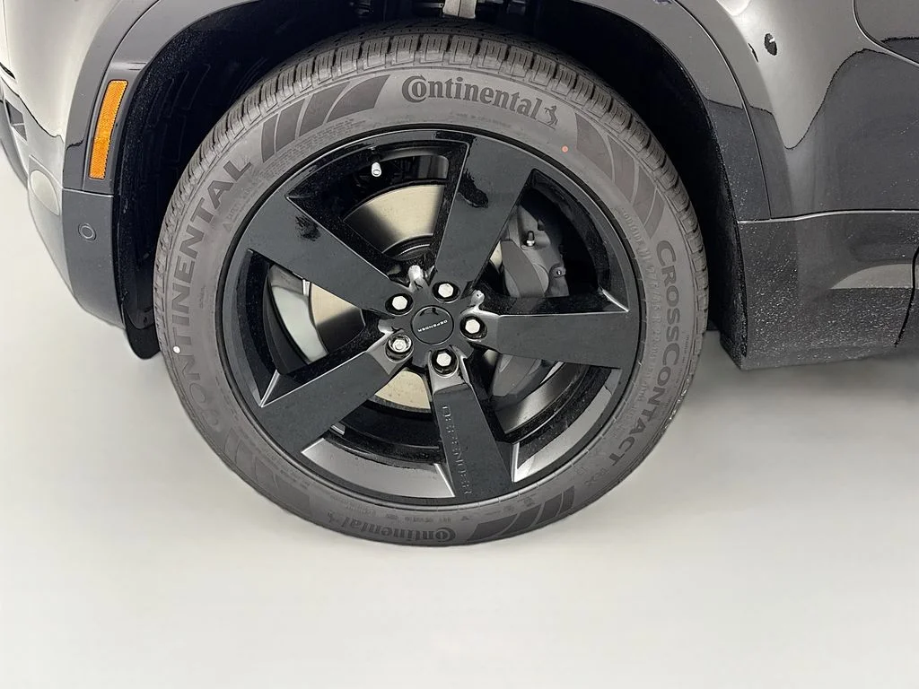 New 2026 Santorini Black Land Rover X-Dynamic SE image 32