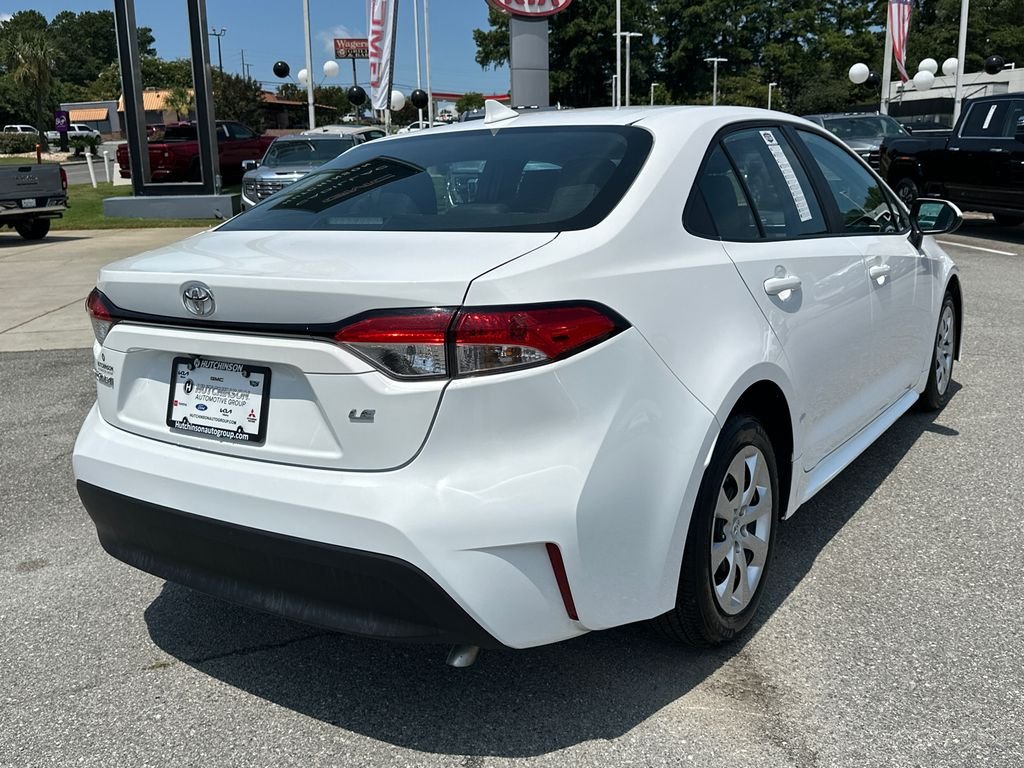Used 2025 White Toyota LE image 7