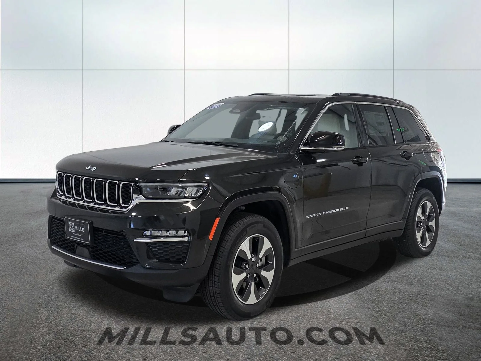 Used 2024 Rocky Mountain Pearlcoat Jeep 4xe image 2