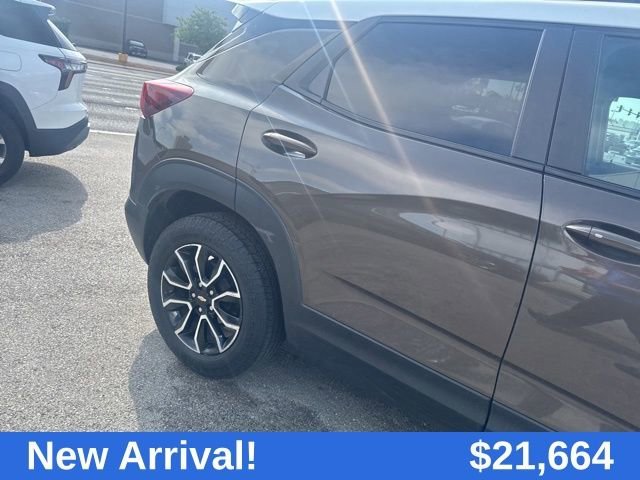Used 2022 Zeus Bronze Metallic Chevrolet ACTIV image 7