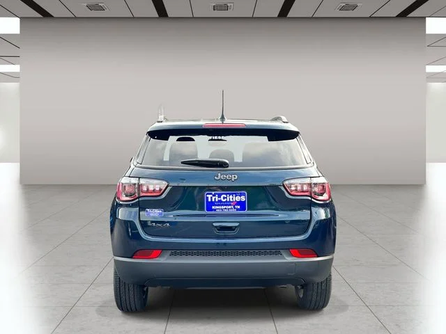 New 2026 Fathom Blue Pearl-Coat Exterior Paint Jeep Latitude Altitude image 4