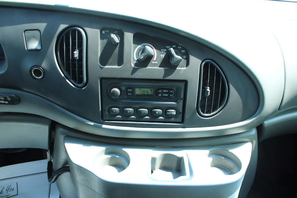 Used 2007 White Ford Commercial image 18