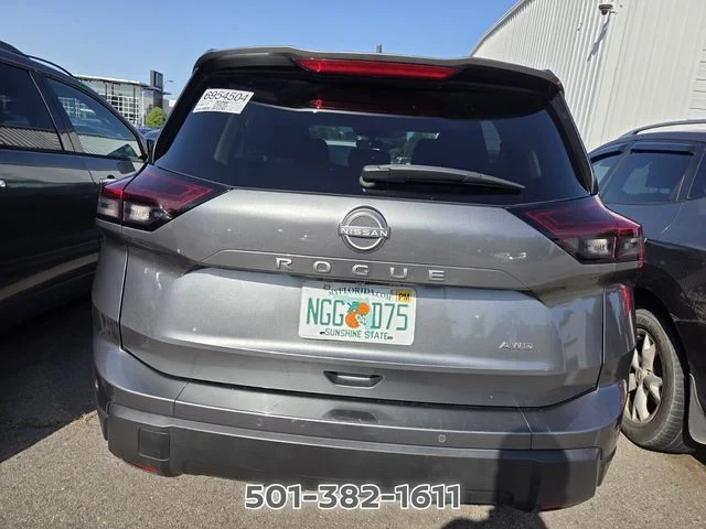 Used 2025 Gray Nissan SV image 3