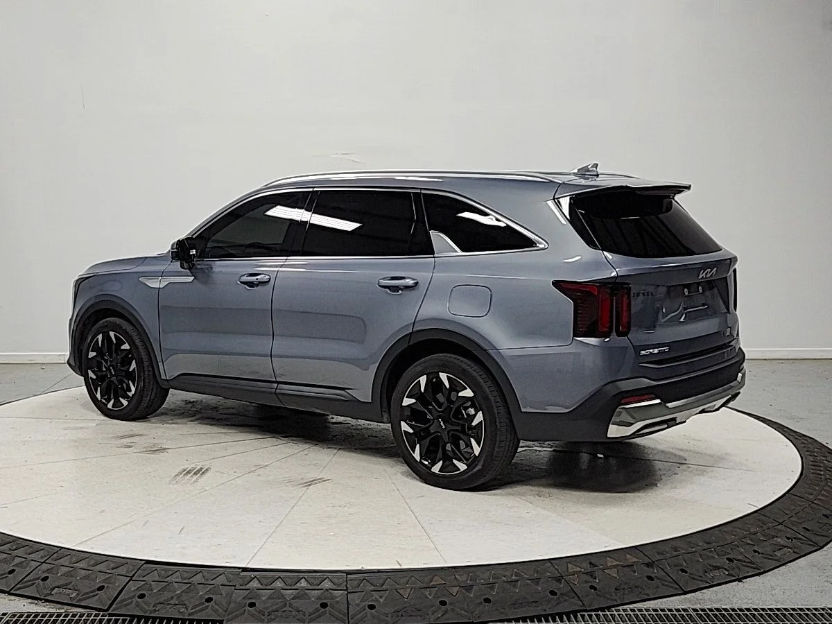 Used 2025 Silver Kia EX image 5