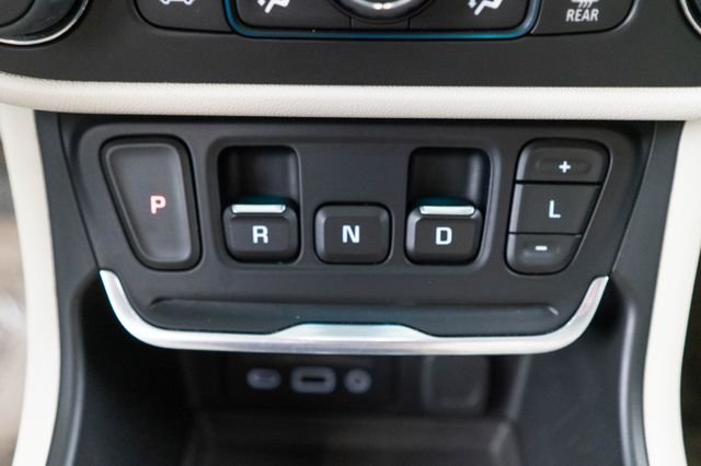 Used 2019 White GMC Denali image 29