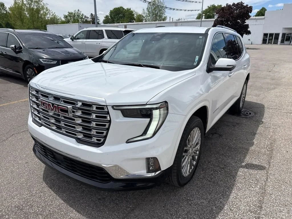 2024 GMC Acadia Denali AWD's photo