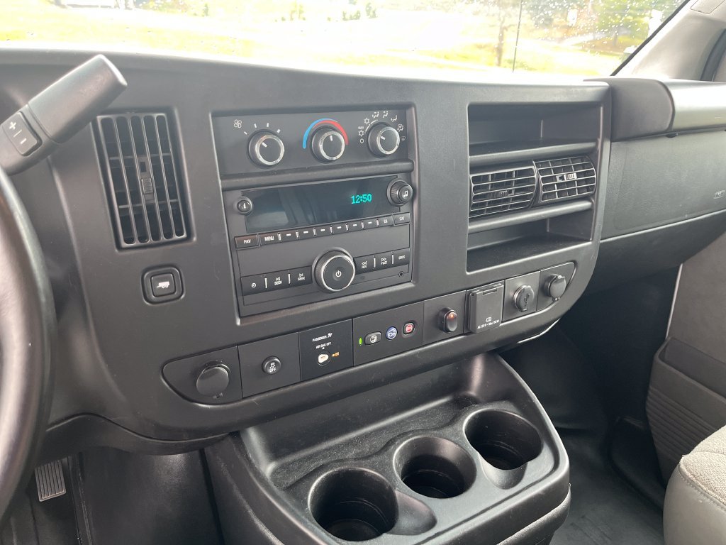 Used 2023 White GMC Work Van image 17