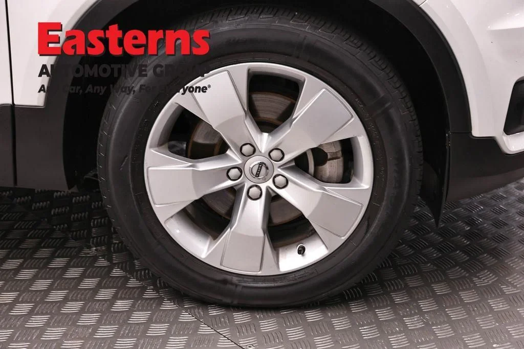 Used 2022 White Volvo Momentum image 32