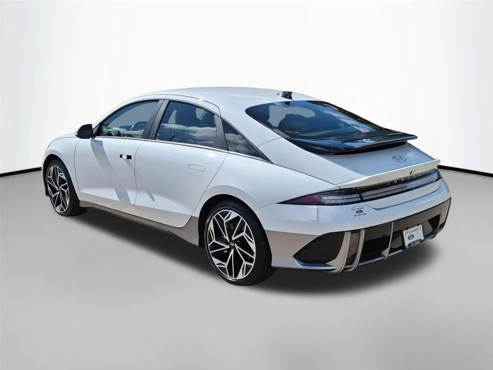 Used 2024 Serenity White Hyundai SEL image 3