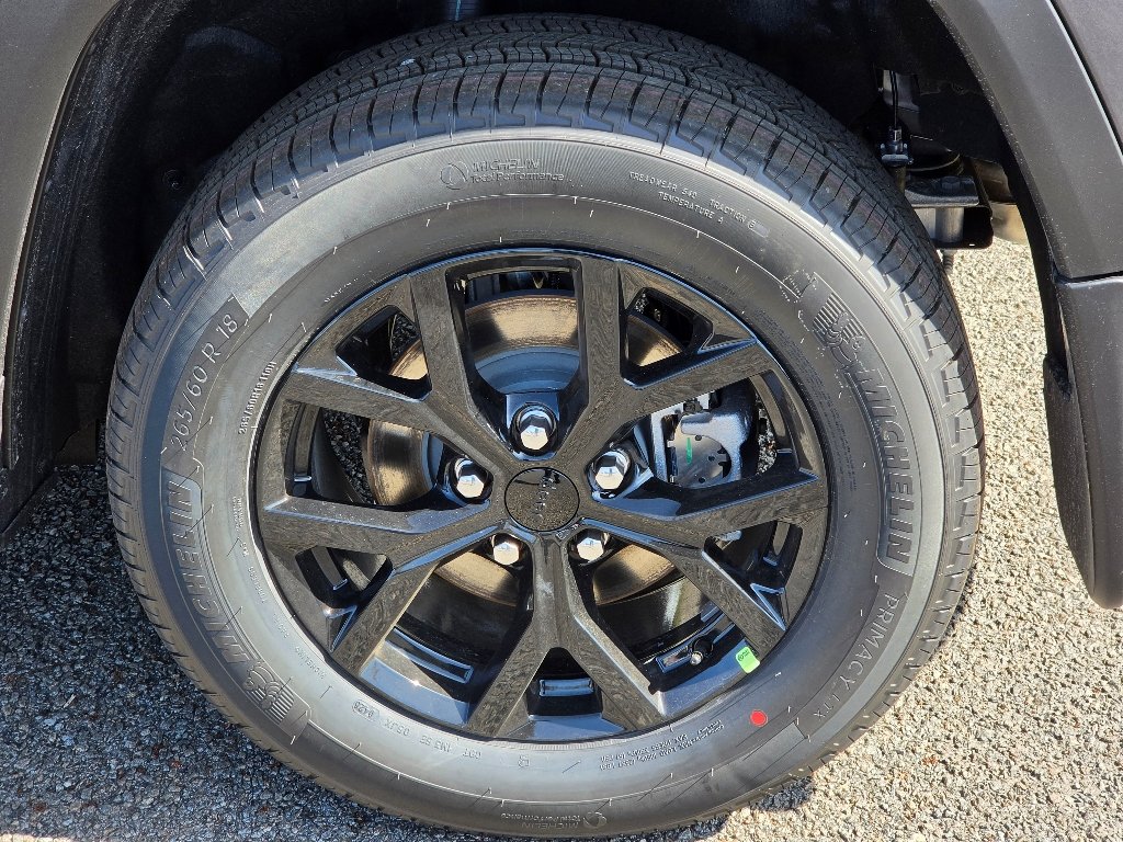 New 2026 Baltic Gray Metallic Clear-Coat Exterior Paint Jeep Laredo Altitude image 4