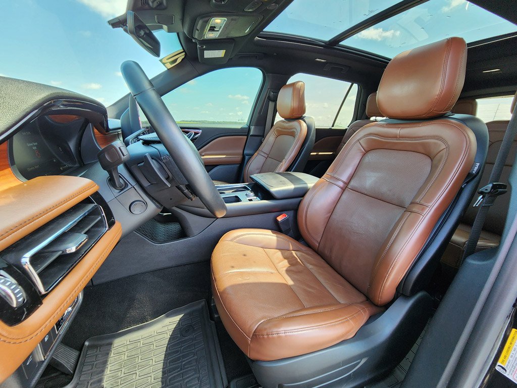 Used 2020 Infinite Black Metallic Lincoln Reserve image 13