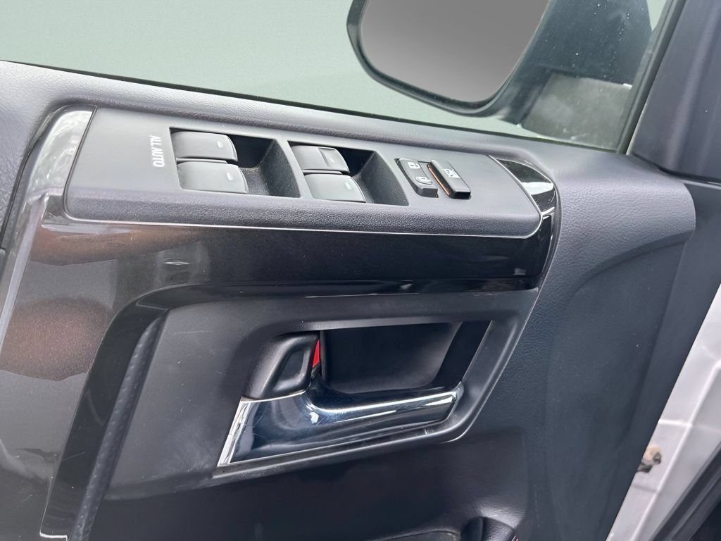 Used 2016 Classic Silver Metallic Toyota Trail image 17