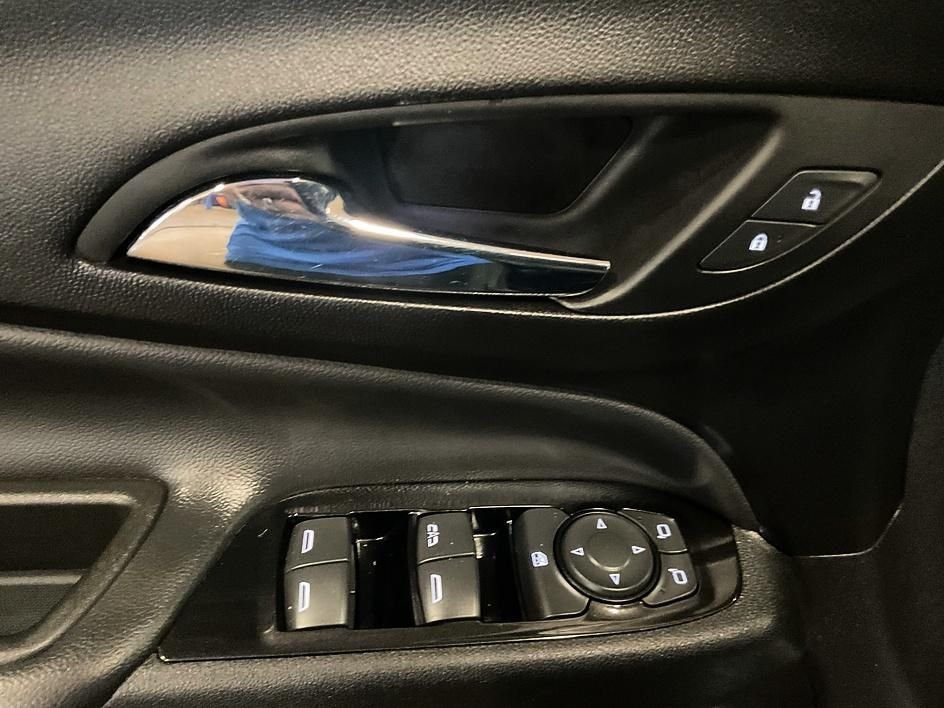 Used 2022 Blue Chevrolet Premier image 30