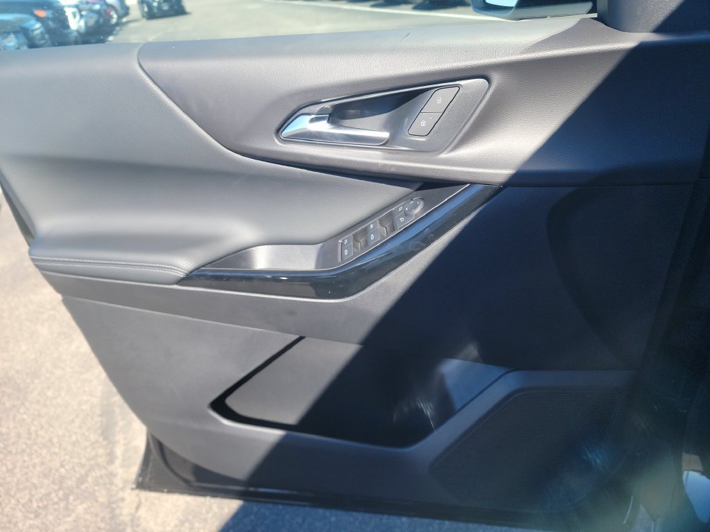 New 2027 Mosaic Black Metallic Chevrolet LT image 12