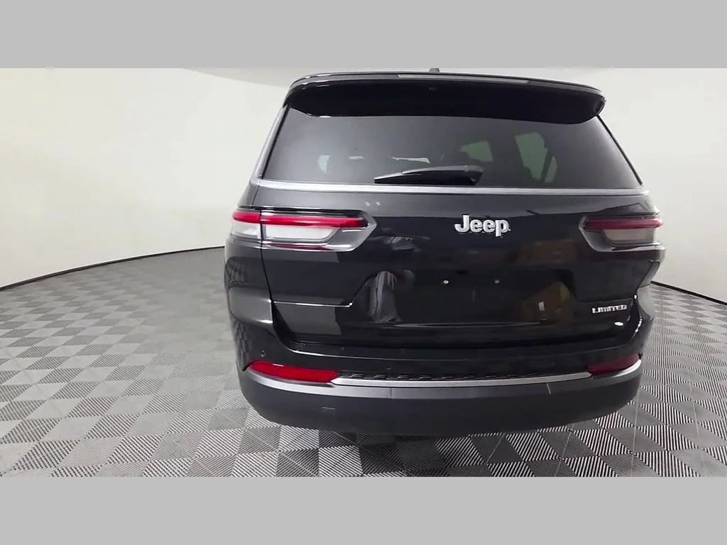 New 2026 Diamond Black Crystal Pearl-Coat Exterior Paint Jeep Limited image 29