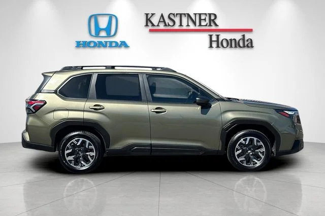 Used 2025 Green Metallic Subaru Premium image 4