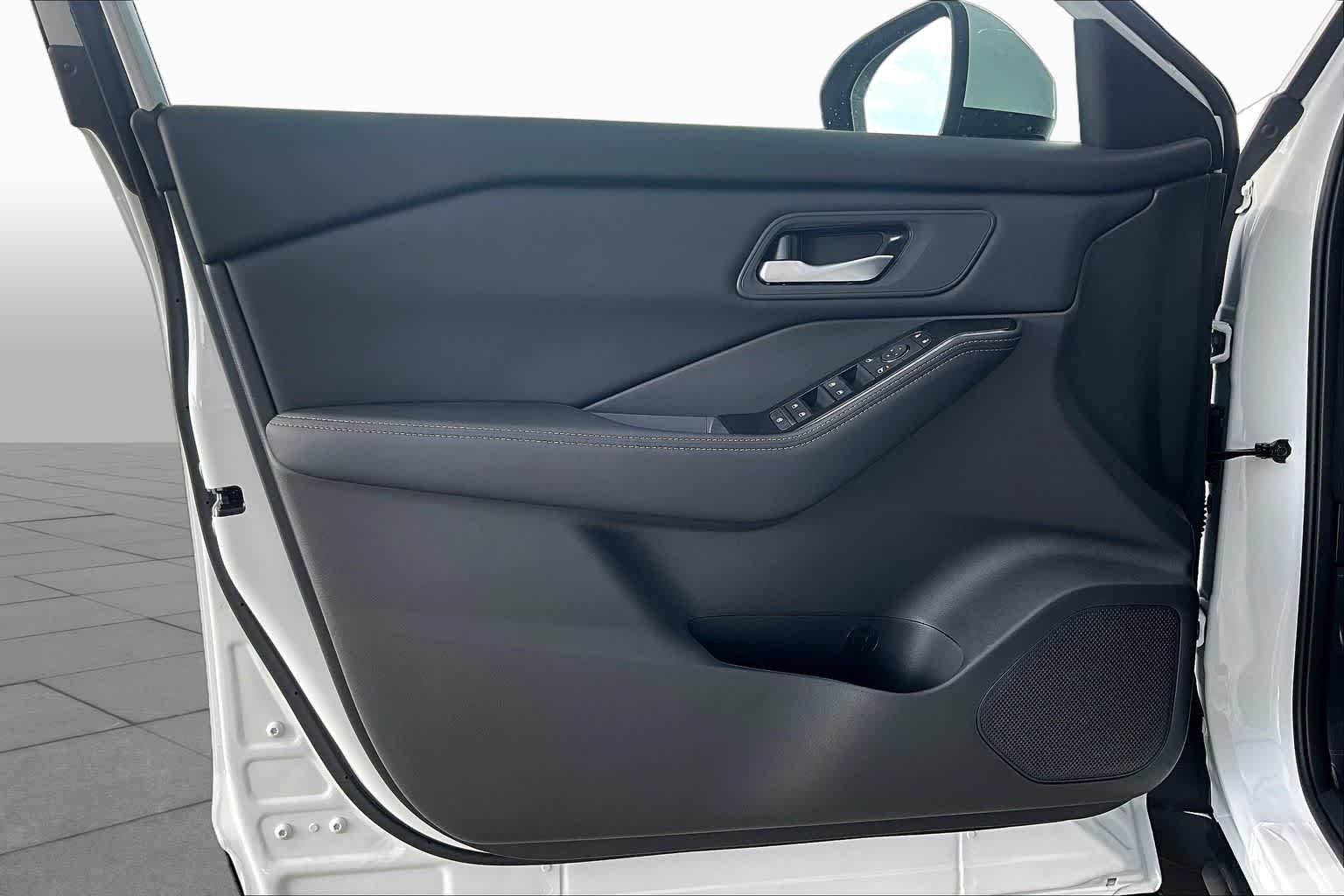New 2026 Everest White Pearl TriCoat Nissan SV image 13