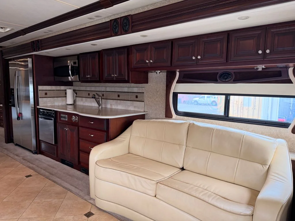 Used 2010 Black Fleetwood 42T image 23
