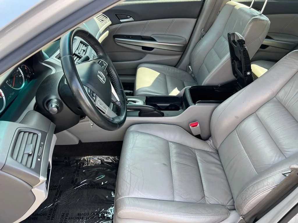 Used 2009 Alabaster Silver Metallic Honda EX-L image 12
