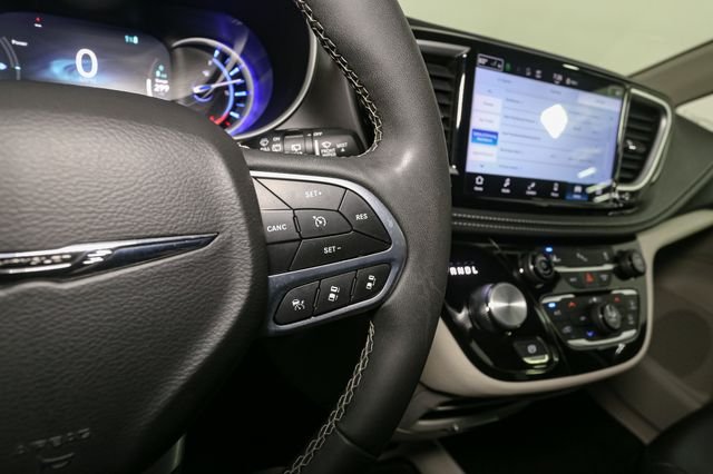 Used 2023 Black Chrysler Touring L image 33