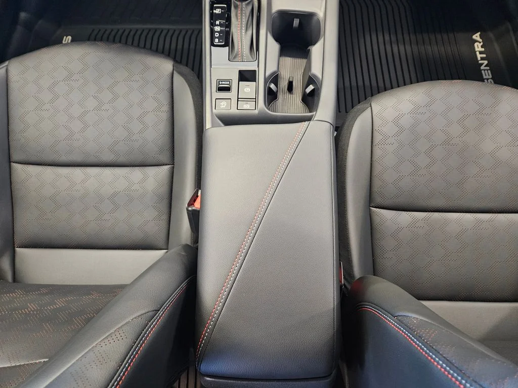 New 2026 Atlantic Gray Metallic / Super Black Two-tone Nissan SR image 20