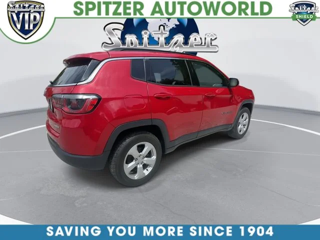 Used 2019 Red Jeep Latitude image 9