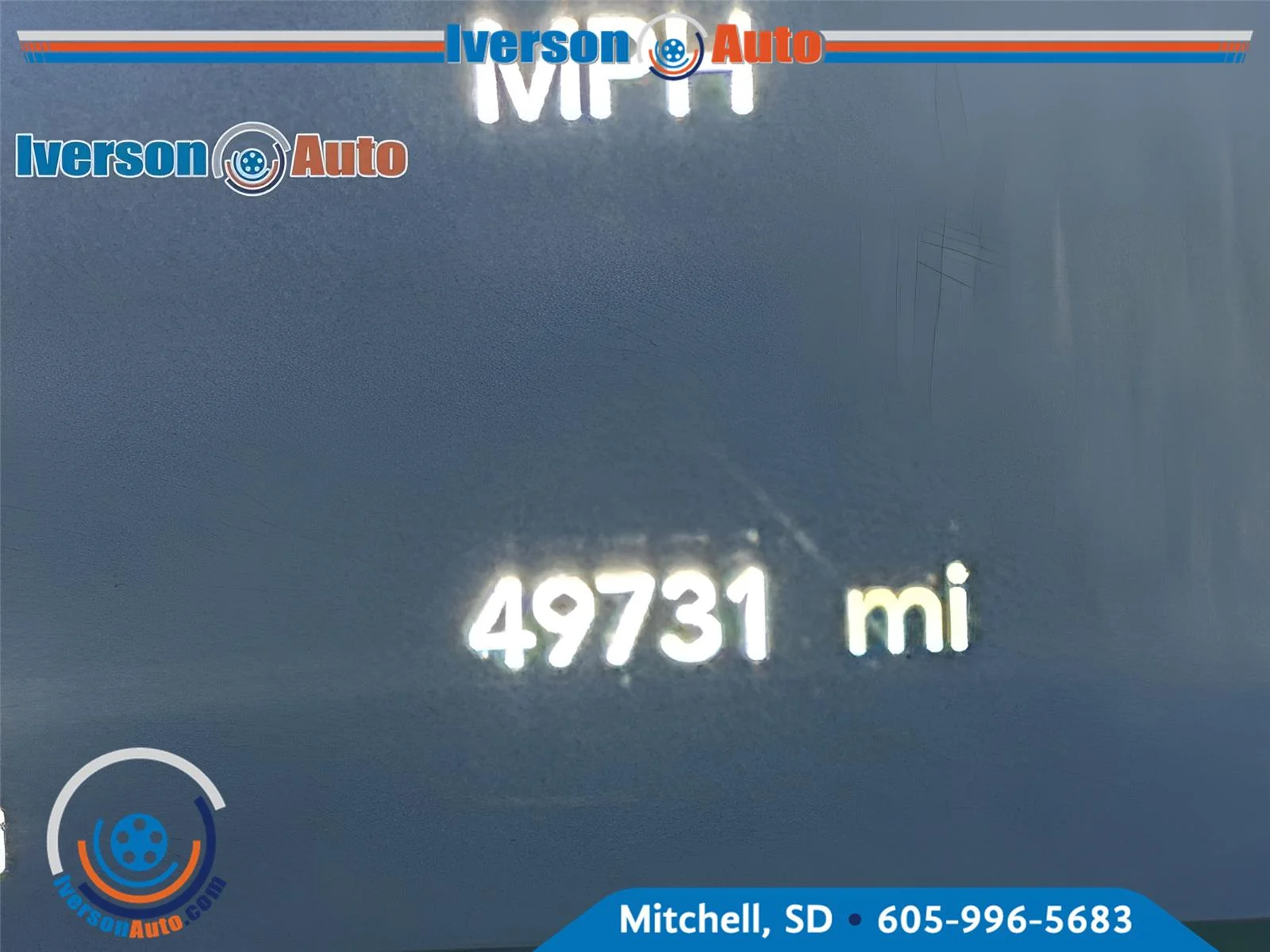 Used 2025 Ceramic Gray Clearcoat Chrysler Limited image 19
