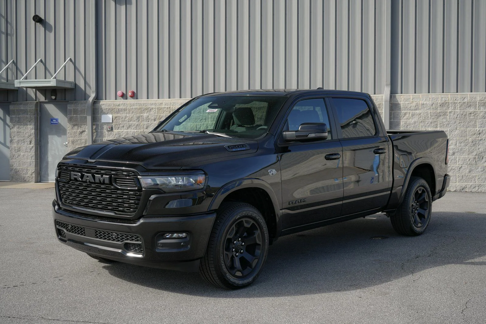 New 2026 Diamond Black Crystal Pearl-Coat Exterior Paint RAM Big Horn/Lone Star image 3